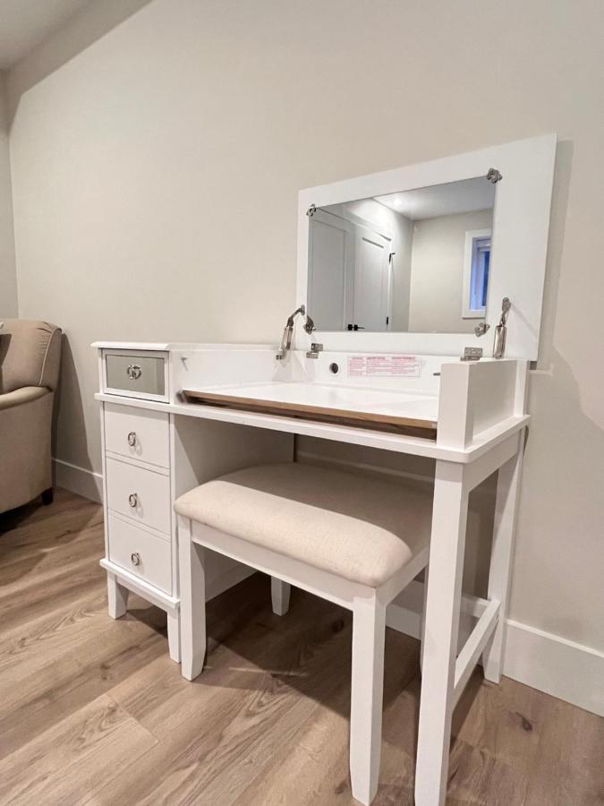 The Harmony Inn Spacious 2 Bdrms 2 Beds Basement Suite Σάρρεϋ Εξωτερικό φωτογραφία
