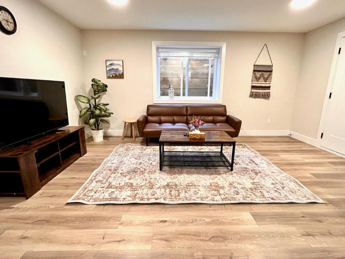 The Harmony Inn Spacious 2 Bdrms 2 Beds Basement Suite Σάρρεϋ Εξωτερικό φωτογραφία
