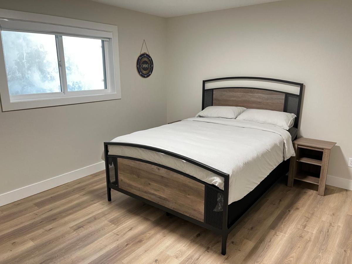 The Harmony Inn Spacious 2 Bdrms 2 Beds Basement Suite Σάρρεϋ Εξωτερικό φωτογραφία